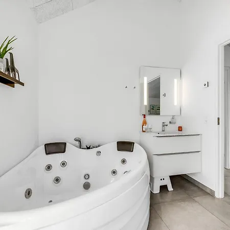 度假居 Stylish Activity House From 2018, On A Large Hilly Plot In Sondervig 灵克宾