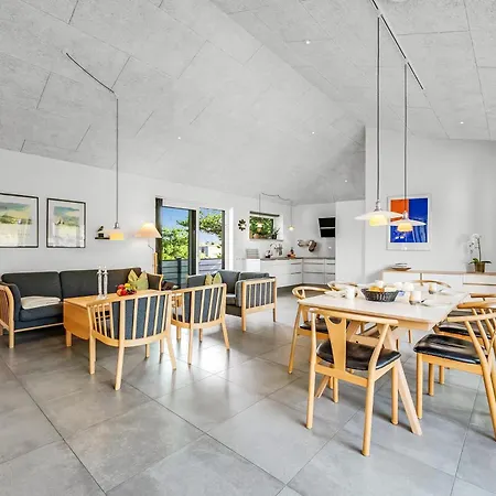 Stylish Activity House From 2018, On A Large Hilly Plot In Sondervig 灵克宾
