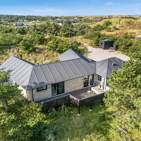Stylish Activity House From 2018, On A Large Hilly Plot In Sondervig 度假居 灵克宾